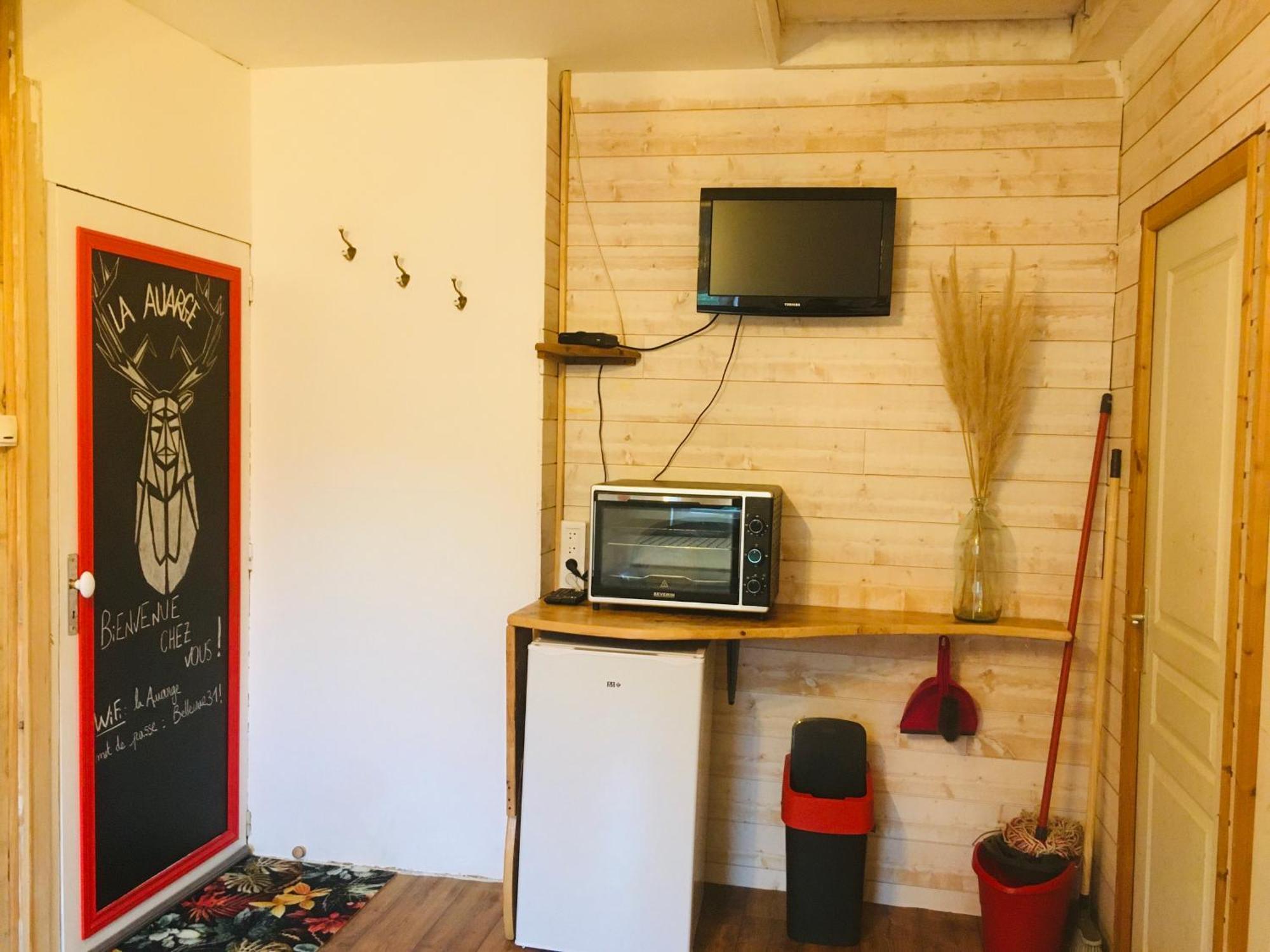 Cierp La Auarje: Appartement Avec Jardin & Terrasse מראה חיצוני תמונה